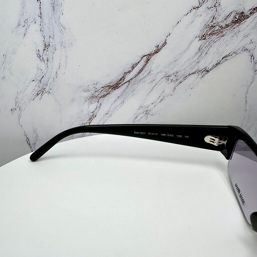 New MIU MIU Vedette Sunglasses Seen on Kylie Jenner - Picture 11 of 16